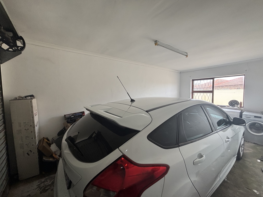 2 Bedroom Property for Sale in Summerstrand Eastern Cape